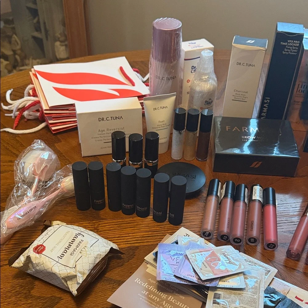 Farmasi Makeup Collection - Lipsticks, Foundations, and More - Picture 2 of 9